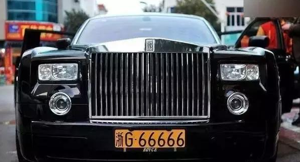 蓝黄白黑车牌是什么用车